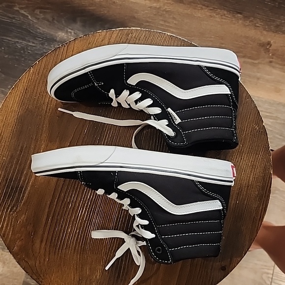 Worn once Black and white hightop vans youth sz 4 - Picture 2 of 7
